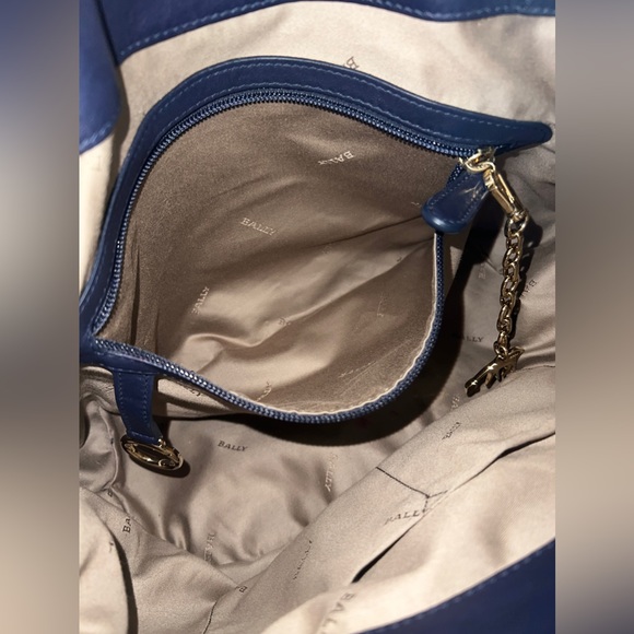 Bally Switzerland Dark Lapis Calf Plain Cochi Handbang - Picture 13 of 16